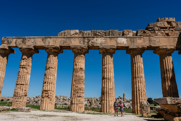 Obraz premium Selinunte, Temple E dedicated to Hera and Aphrodite, archaeological site dating from 550 BC, province of Trapani, Sicily, Italy