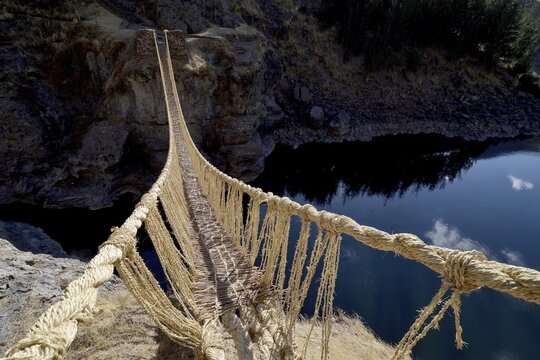 Last intact Inca rope bridge, rope bridge made of braided ichu grass (Stipa ichu), over the Apurimac, Peru