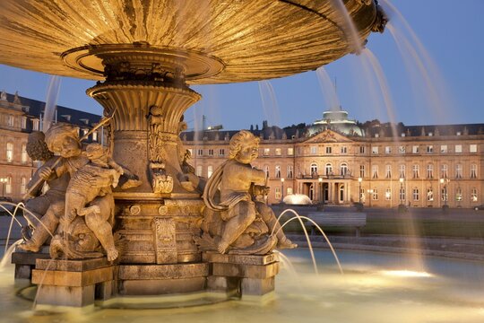 Fountain on Schlossplatz and New Palace at night, Stuttgart, Baden-W&uuml;rttemberg, Germany