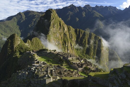 Inca ruins of Machu Picchu in the morning light, UNESCO World Cultural Heritage Site, Urubamba Valley, Andes, Peru