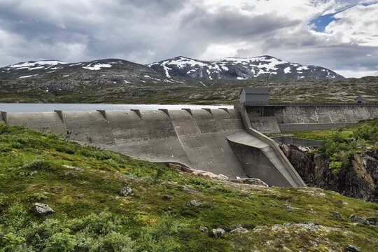 Aura power station, hydroelectric power plant power station, dam wall outside Bergen with residual snow, Aursj&oslash;en reservoir, Sj&oslash;lseng, Sunndals&oslash;ra, Sunndal, M&oslash;re og Romsdal, Dovrefjell-Sunndalsfjella National Park, Norway