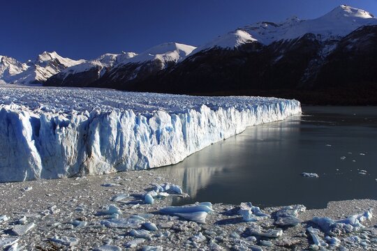 Lago Argentino with icebergs, Perito Moreno Glacier, High Andes, near El Calafate, Patagonia, Argentina