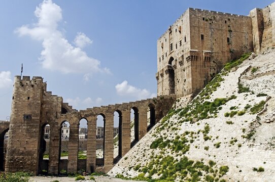 Bridge leading to the citadel, Aleppo, Syria, Middle East, Asia