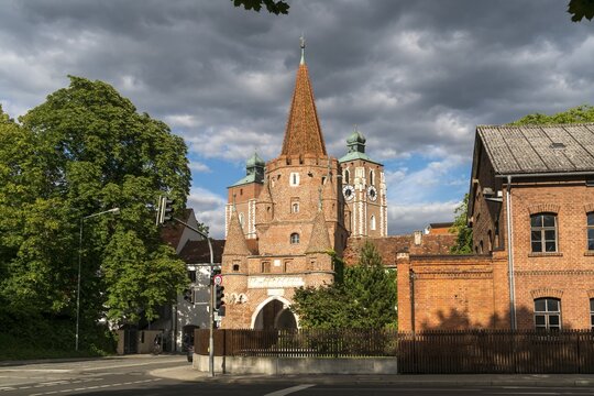 Landmark Kreuztor and Liebfrauenm&uuml;nster, Ingolstadt, Upper Bavaria, Bavaria, Germany