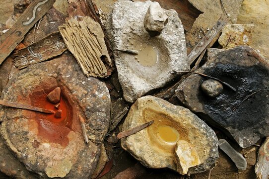 Ground natural paints in mortars of Aborigines, New South Wales, Australia