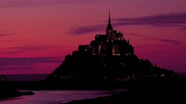 夕焼けのモンサンミッシェル