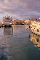 Obraz premium Ships and boats in the harbor of Sochi sea port. Sochi. Krasnodar Krai, Russia