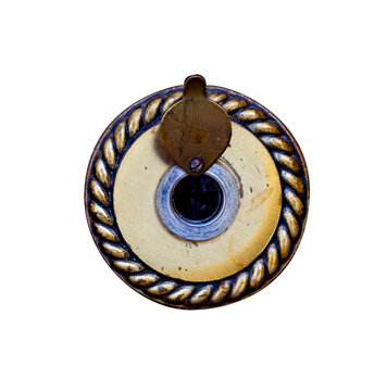 Mirilla redonda antigua y ornamentada con borde de cuerda de lat&oacute;n y cerradura, aislada sobre fondo transparente, PNG recortada. Mirilla decorativa antigua PNG recortada para proyectos de dise&ntilde;o.