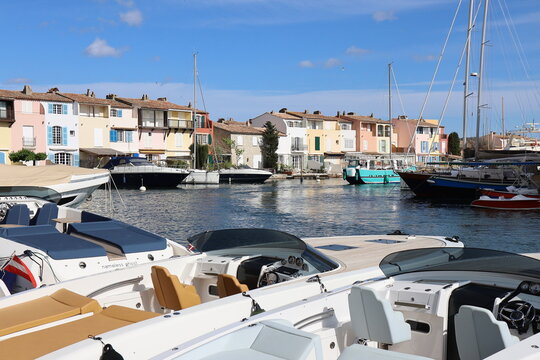 Le port de plaisance de Port Grimaud, ville de Grimaud, d&eacute;partement du Var, France