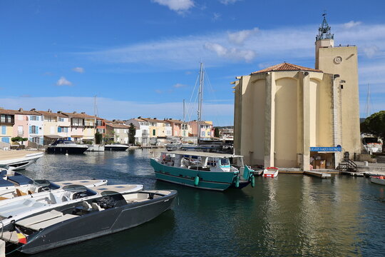 Le port de plaisance de Port Grimaud, ville de Grimaud, d&eacute;partement du Var, France