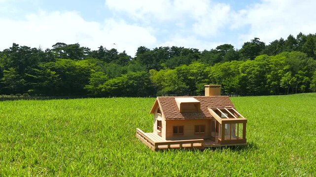 緑の中の模型の家