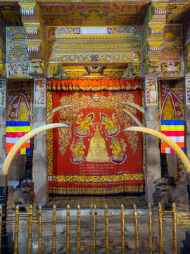 Temple of the Tooth Relic is located in the Kingdom of Kandy. Sri Dalada Maligawa.