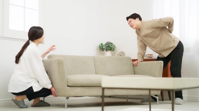 模様替えをしていたらぎっくり腰になった男性

