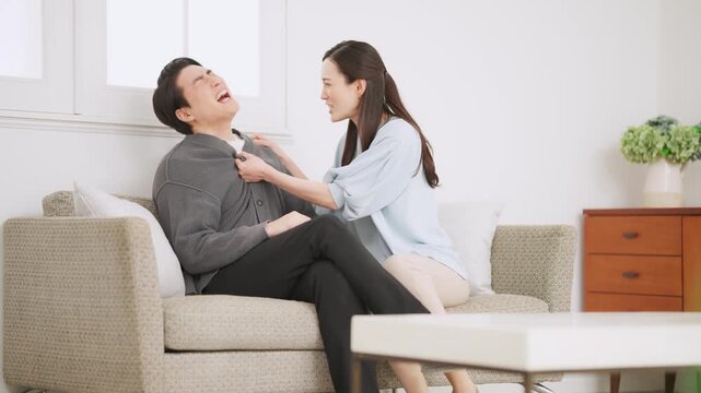 意見が合わないカップル