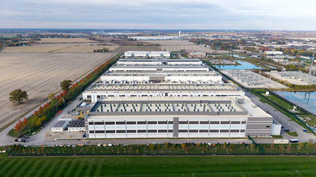 Data center campus with cloud computing infrastructure