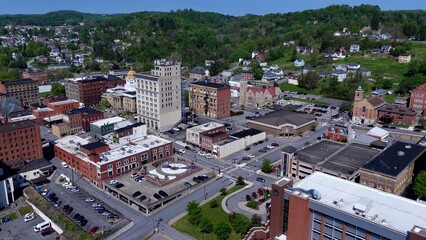 Obraz premium Downtown Fairmont West Virginia Aerial View of Historic Buildings and Streets