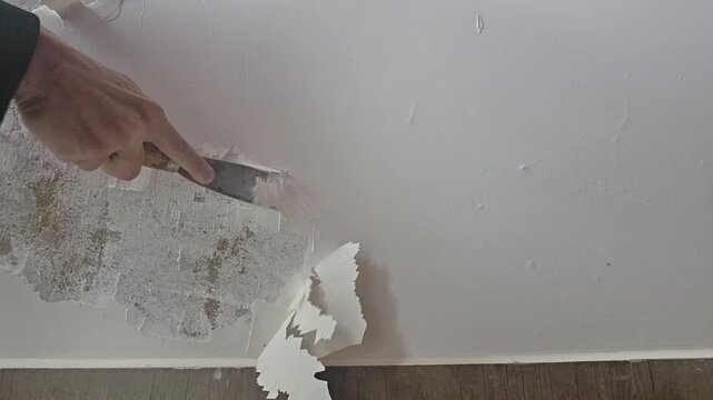 limpando parede tinta descascando deteriora&ccedil;&atilde;o e reforma 