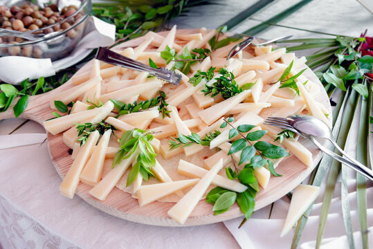 Vassoio con bastoncini di pecorino, antipasti italiani 
