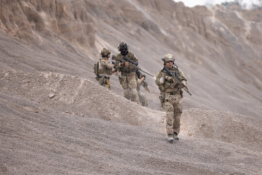 Soldiers patrol patrols in afghanistan