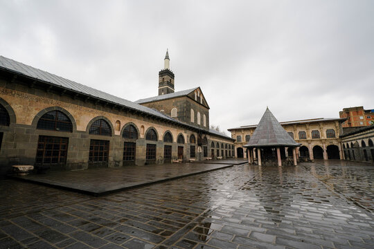Ulu Cami, Great Mosque of Diyarbakır in Turkiye