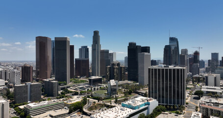 Obraz premium Los Angeles skyline city center architecture. Los Angeles downtown skyline business district. Los Angeles modern towers skyscrapers panorama. Los Angeles aerial view sunny skyline.