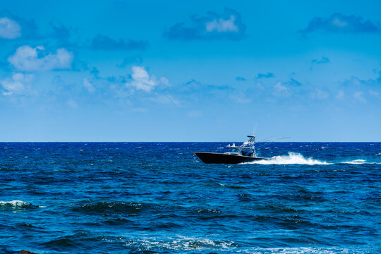 boat going fast in ocean