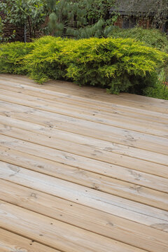 Terrasse en bois d'un jardin