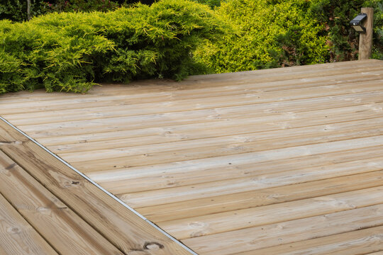 Terrasse en bois d'un jardin