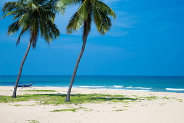Obraz premium Beach tropical sea. Beautiful sky and blue sea.
