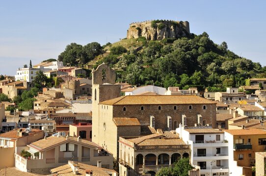 Overlooking the historic town of Begur with the remains of the castle of Begur, Costa Brava, Spain, Iberian Peninsula, Europe