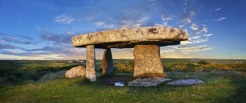 Lanyon Quoit, megalithic burial dolmen from the Neolithic period, circa 4000 to 3000 BC, near Morvah on the Penwith peninsula, Cornwall, England, United Kingdom