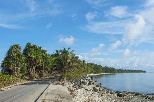 Narrow point in the lagoon of Funafuti, Tuvalu