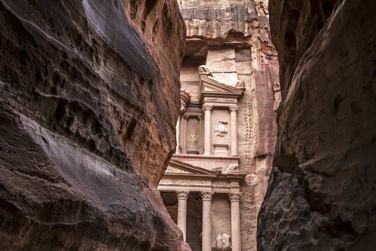 The Treasure House of Pharaoh Khazne al-Firaun, Petra, Jordan