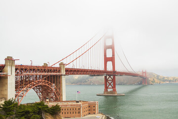 Naklejka premium Golden Gate Bridge and bay in the fog, San Francisco, California 
