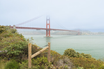 Fototapeta premium Golden Gate Bridge and bay in the fog, San Francisco, California 