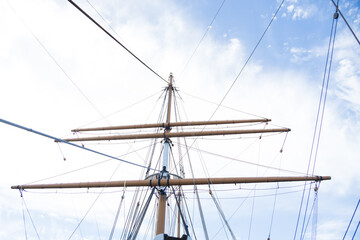 Fototapeta premium Sailboat Mast and ropes with cloudy blue sky background