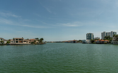 Obraz premium Scenic panoramic Venetian Bay vista in Naples, Southern Florida