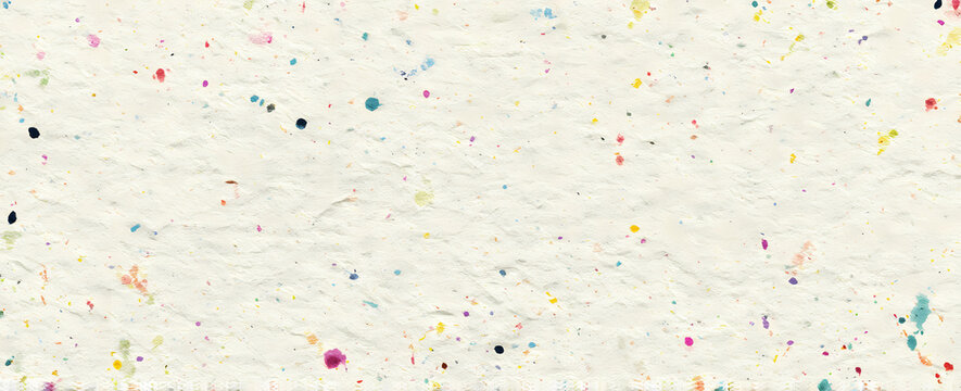 Texture de papier washi blanc avec inclusions rouges et bleues, fond minimaliste abstrait
