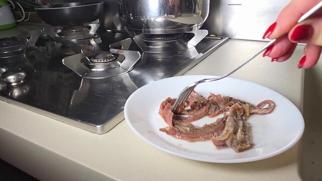 alici sott'olio per preparare una ricetta in una cucina