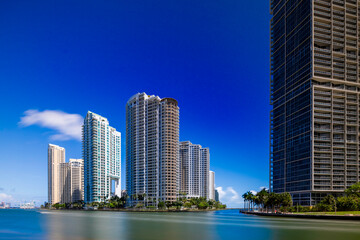 Obraz premium Brickell Key over the Miami River long exposure photography 2026