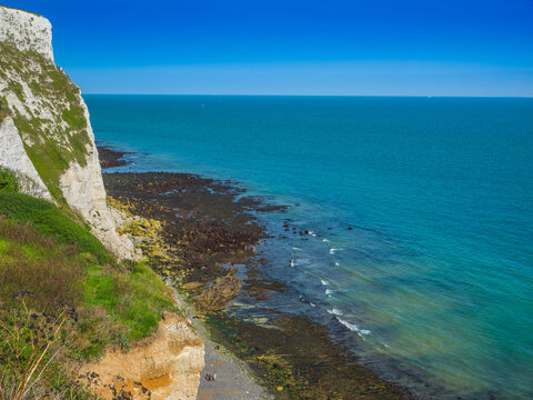 White Cliffs of Dover coastline and SS Falcon wreck at Langdon Beach (Dover, England, United Kingdom)