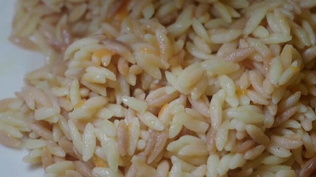 Cooking orzo pasta with a simple method
