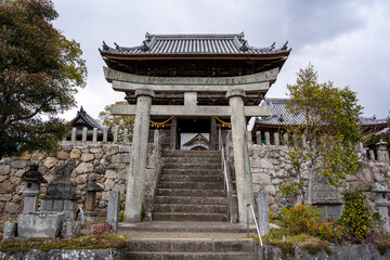 Obraz premium 日出若宮八幡神社の楼門（日出町）