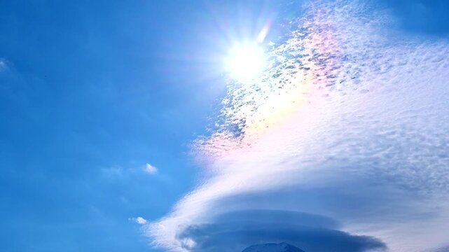 富士山と七色の雲
