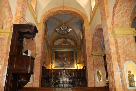Eglise Saint Trophyme, &eacute;glise de style roman, ville de  Bormes les Mimosas, d&eacute;partement du Var, France