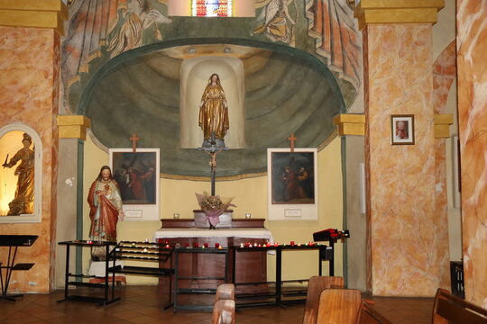 Eglise Saint Trophyme, &eacute;glise de style roman, ville de  Bormes les Mimosas, d&eacute;partement du Var, France