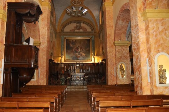 Eglise Saint Trophyme, &eacute;glise de style roman, ville de  Bormes les Mimosas, d&eacute;partement du Var, France