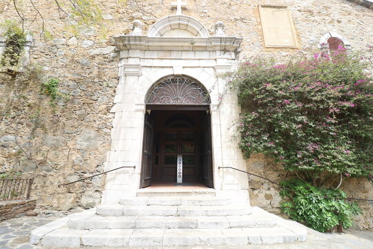 Eglise Saint Trophyme, &eacute;glise de style roman, ville de  Bormes les Mimosas, d&eacute;partement du Var, France