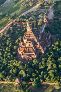 survol du site de Pagan au Myanmar