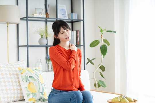 肩こりのミドルの女性